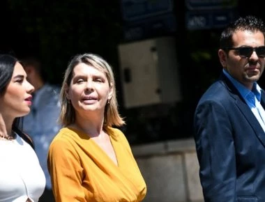 Παπακώστα μετά την ορκωμοσία της: «Ορκίστηκα να υπερασπίζομαι την πατρίδα πάνω από τα κόμματα» (φωτό)
